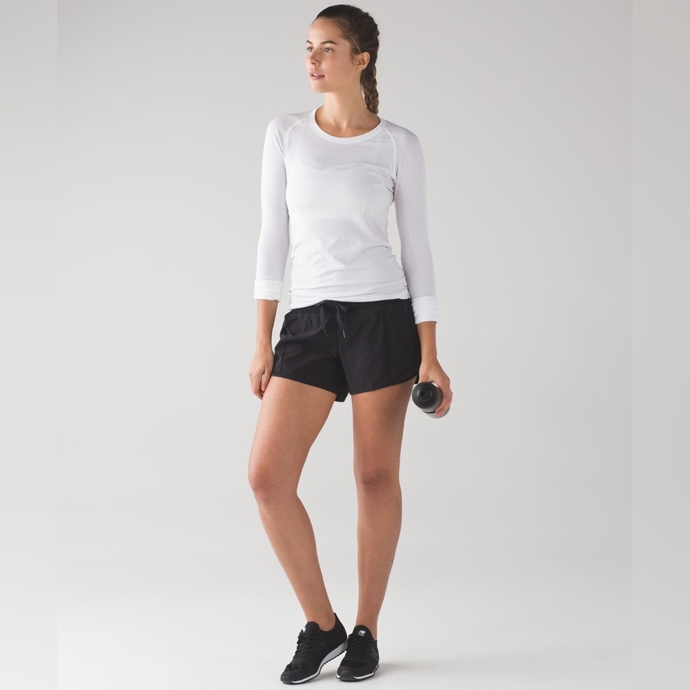 Lululemon Hotty Hot Short in Black size 2